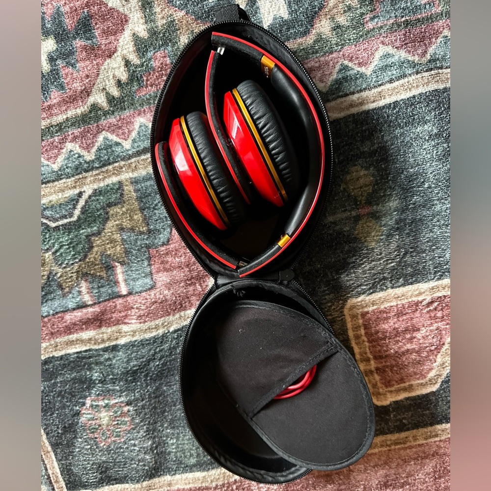 Studio Beats By Dre Ferrari Limited Edition 2010